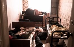 Переполох в общаге: хозяин не запер дверь, и его телефон и банковские карты «ушли в доход казино»