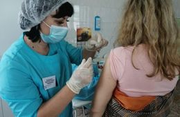 Риск заразиться ковидом от привитого гораздо ниже, чем от не вакцинированного, — Роспотребнадзор