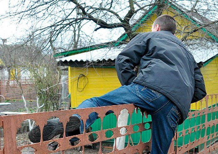 В Чите полицейские задержали дачного вора
