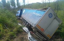 Третий день не может дождаться помощи попавший в ДТП на трассе «Амур» дальнобойщик