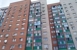 Девушка могла сбросится из окна из-за ссоры с мужем — очевидцы