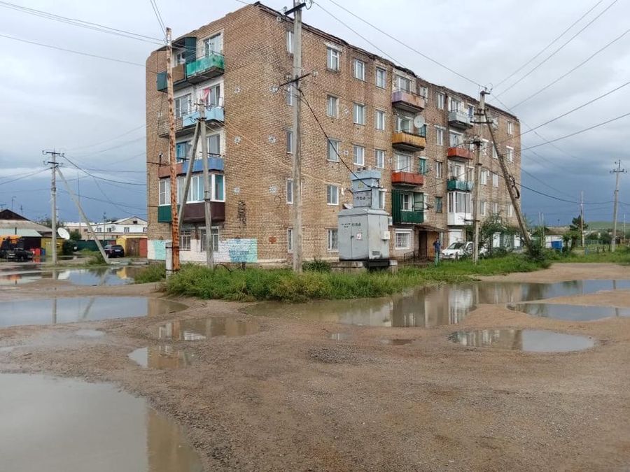 В одном из домов Борзи больше двух месяцев нет крыши – людей топит дождями 