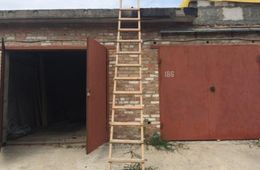 В Хилке бомж разобрал крышу гаража и украл велосипед