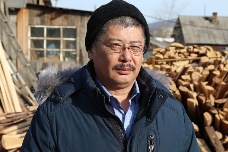 Учитель ОБЖ в Чите спас из горящей квартиры двух человек 