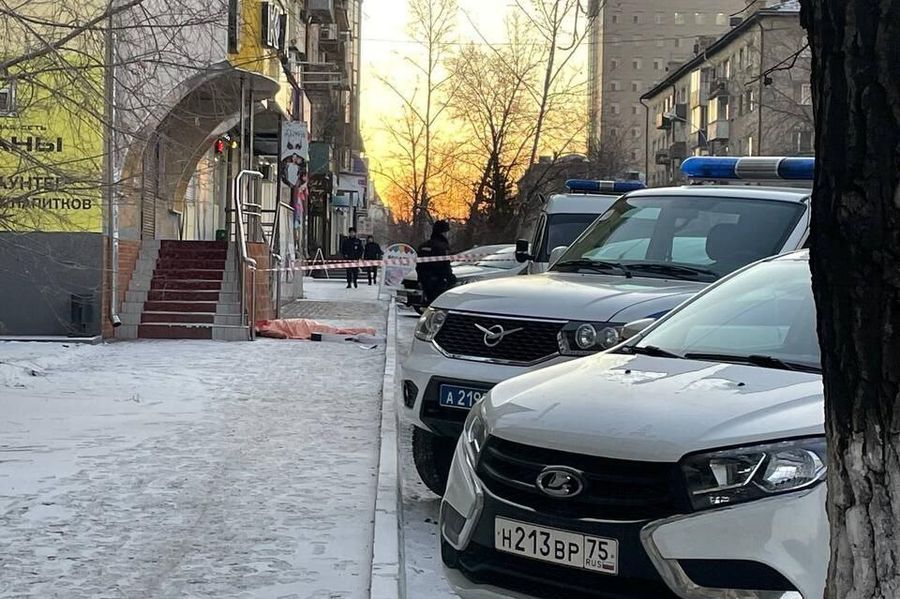 Тело мужчины нашли около бара в центре Читы