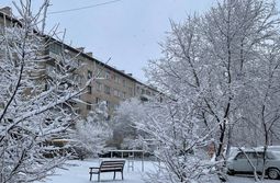 Внезапный снег. Вот так выглядели дворы Читы ...