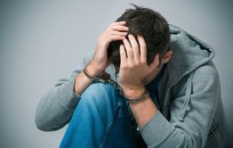 ​В Кыринском районе арестовали подростков, изнасиловавших женщину кочергой 