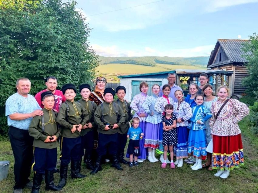 Дети из ансамбля «Русская душа» собрали на СВО 100 тысяч рублей во время гастролей