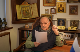 Кадры «Вечорки ТВ» на федеральном канале — режиссер Никита Михалков высказался о конфликте в селе Любовь Забайкальского края 