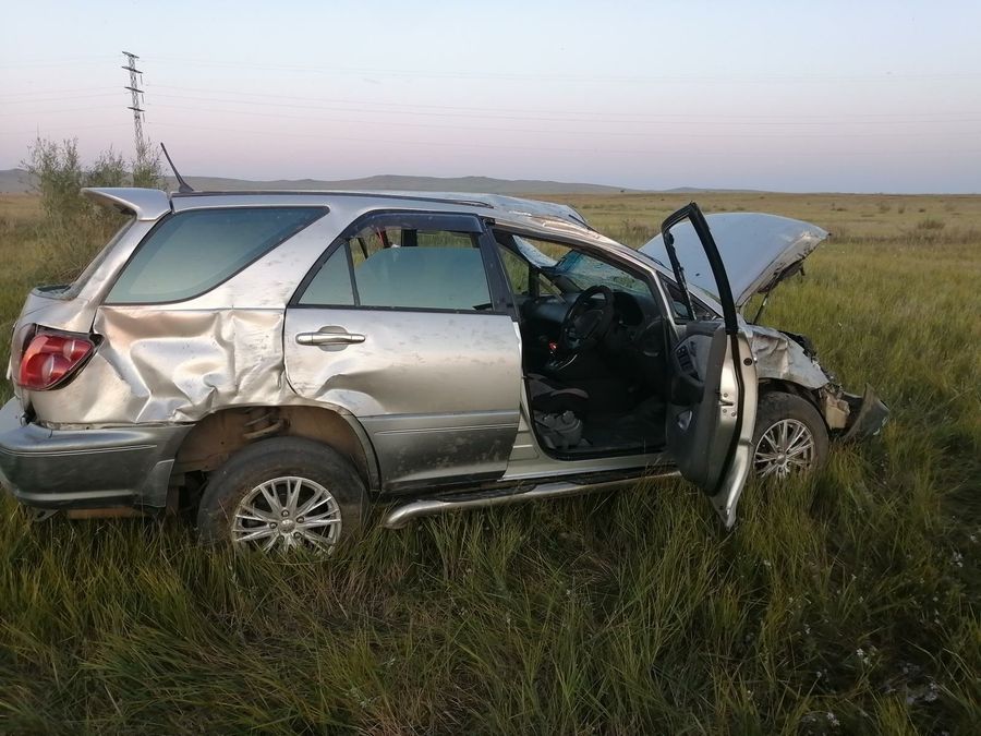 В  Оловяннинском районе водитель Toyota Harrier съехал с дороги и перевернулся