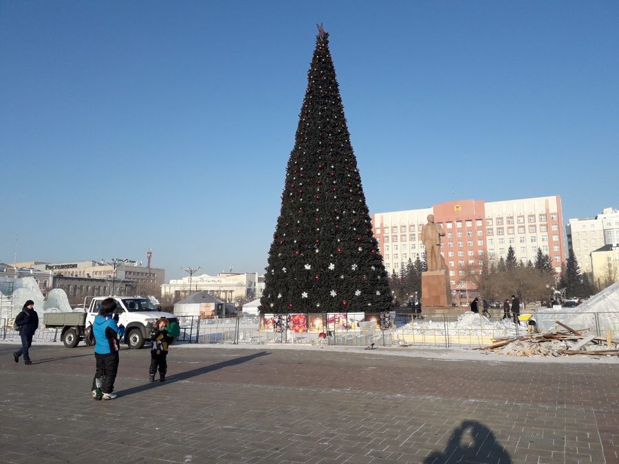 Сказка на площади Ленина