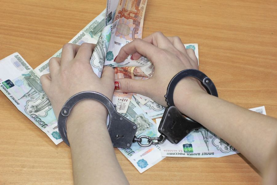 В Забайкалье работник госучреждения обвиняется в получении взятки — Следком