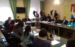 Многодетные матери пожаловались сенаторам на проблемы, сложившиеся в крае