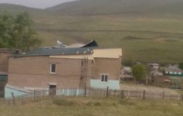 В селе Ононское второй раз за год сносит крышу пришкольного интерната