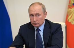 Путин поручил усилить контроль над соблюдением COVID-ограничений
