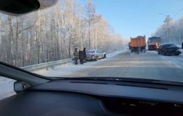 ДТП и гололед. Движение по дороге в Читинском районе затруднено
