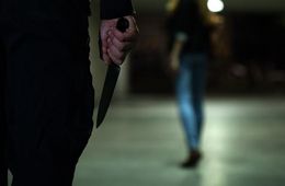 Читинку зарезали у подъезда ее дома