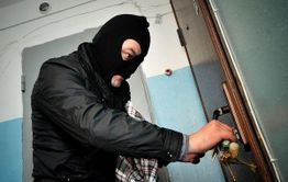 Читинцы нашли на улице ключи и обокрали квартиру