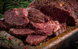 Девять жителей Каларского района отравились мясом медведя