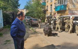Следователи и полицейские работают над раскрытием убийства в Чите