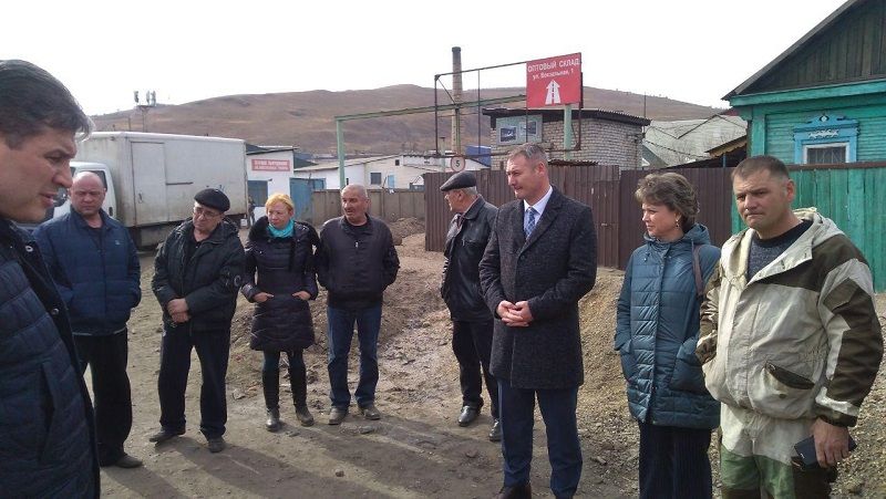 ​Сапожников встретился с жителями Острова, страдающими от угольной пыли местного склада