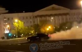 Пьяный читинец без прав дрифтовал на площади Ленина в Чите