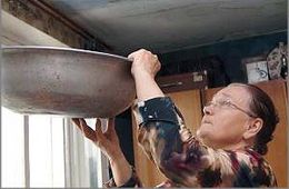 Жильцы затопленного в Чите дома боятся погибнуть от поражения током