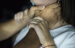 Забайкалец задушил женщину, пока ее сожитель спал