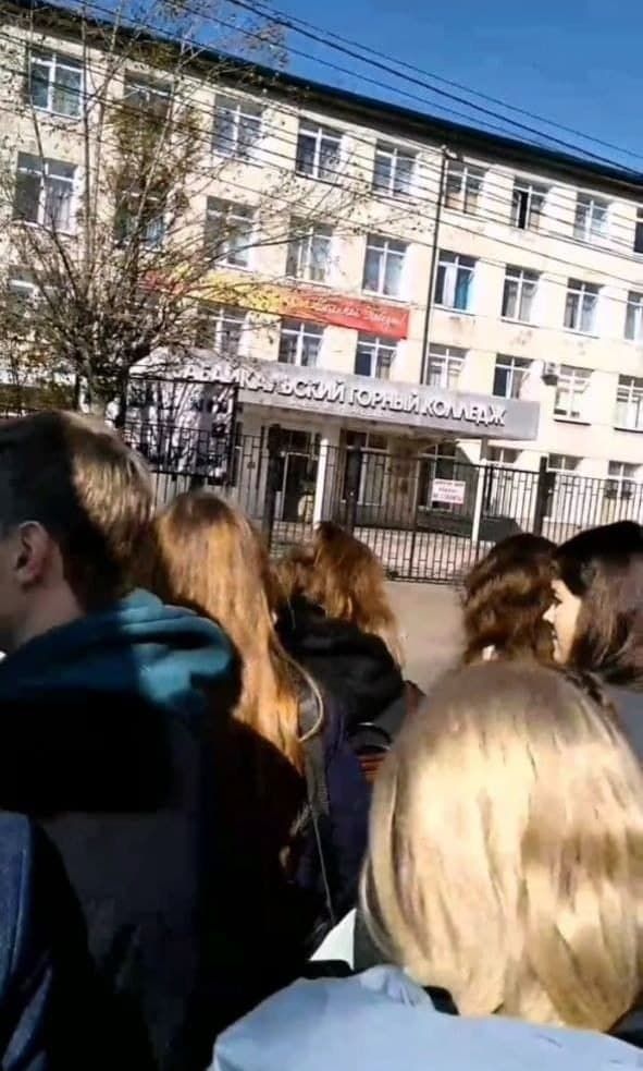 Студентов Горного колледжа в Чите эвакуировали из-за сообщения о взрывном устройстве