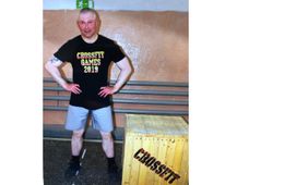 ​Группы писателя и бывшего бандита Ведеры в соцсетях ведут его фанатки