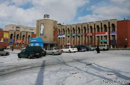 Яма глубиной 1,5 метра на Новобульварной, 96 угрожает прохожим