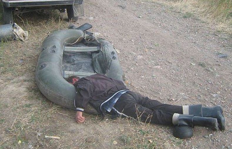 Отдых на берегу водоема: напиться, уснуть, лишиться машины