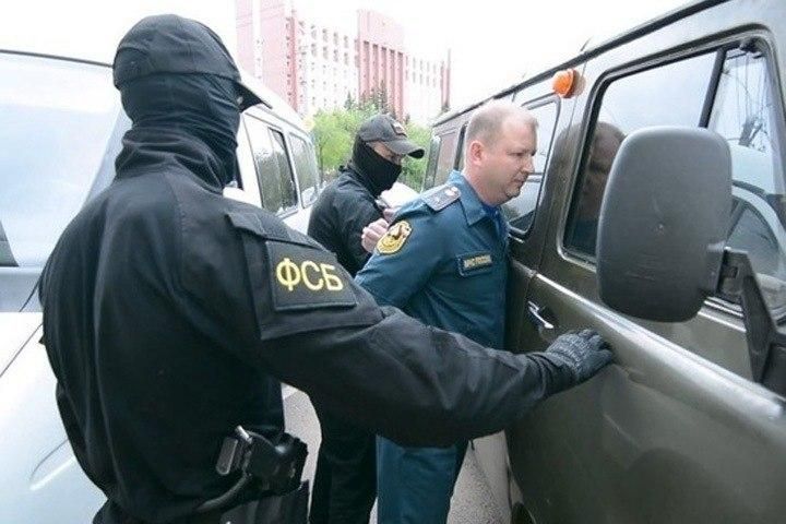Экс-сотрудника МЧС в Забайкалье признали виновным в мошенничестве. Его задержали на заседании в мэрии Читы.