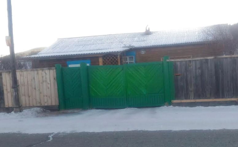 Слово «вор» написали на воротах главы Акшинского района
