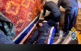 Двое жителей Ононского района задушили подушкой 83-летнего мужчину и украли 100 тысяч рублей