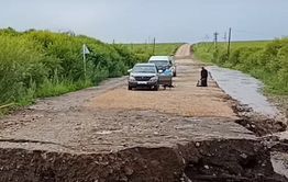 Дорогу на Вершино-Дарасунский снесло рекой