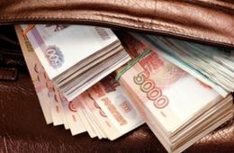 80-летний мужчина забыл в читинском троллейбусе миллион