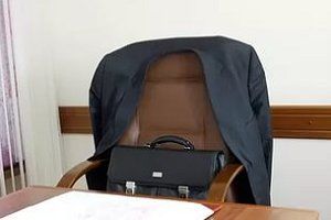 Два чиновника в Читинском районе совмещали службу с бизнесом