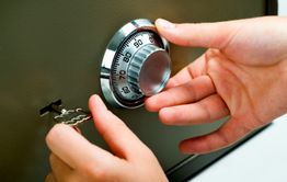 Читинец украл сейф с базы, на которой раньше работал