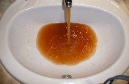 У жителей Приаргунска из крана течет ржавая вода