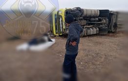 Автомобилисты начали поиск родственников водителя фуры, погибшего в районе Танги