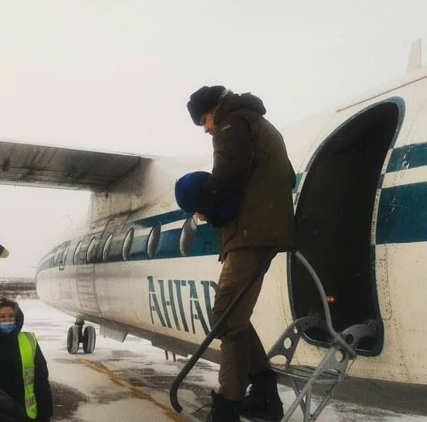 Глава Забайкалья улетел в Чару на рейсовом самолёте, а пассажиров заставили ждать следующий?