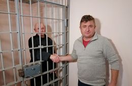 Стою как пред Иконою