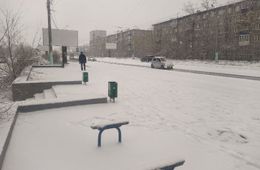 Столицу Забайкалья накрыло снегом: троллейбусы в затруднительном положении, дорожники пытаются что-то сделать