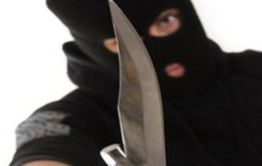 Вооруженная ножом мать 3 детей ограбила почту в Забайкалье