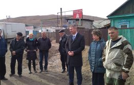 ​Сапожников встретился с жителями Острова, страдающими от угольной пыли местного склада