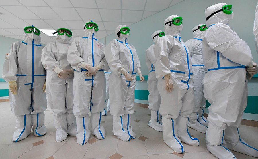 В России продлили выплаты помогающим больным COVID-19 до конца 2021 года