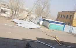В Борзе разыгралась буря: ветром сдуло крышу медучилища