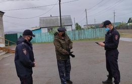 Полицейские патрули работают на улицах закрытого на карантин Угдана 