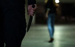 Читинку зарезали у подъезда ее дома